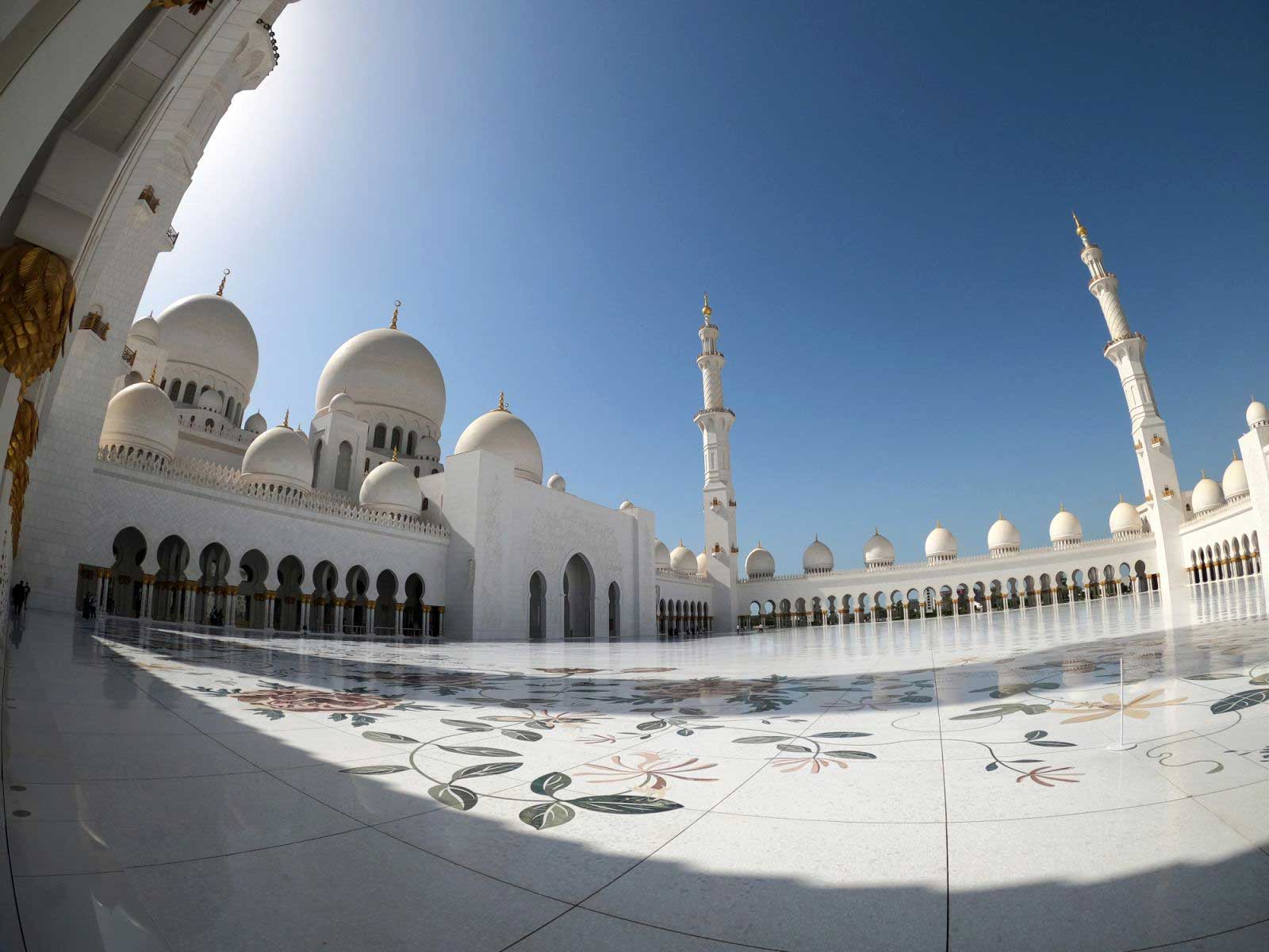 Abu Dhabi Full-day City Tour to enjoy the real beauty of the city